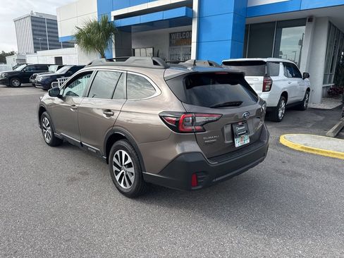 Used 2022 Subaru Outback Premium image 9