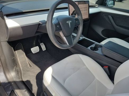 Used 2023 Tesla Model Y Long Range AWD/4WD image 20