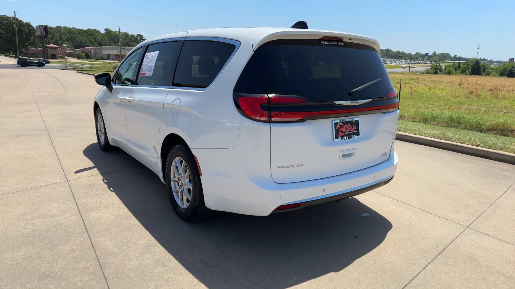 Used 2025 Chrysler Pacifica Select FWD image 7