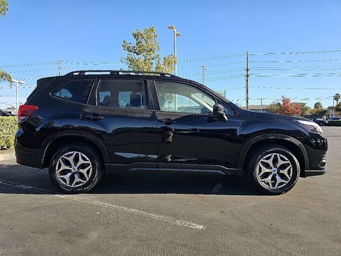 Certified 2023 Subaru Forester Premium image 9