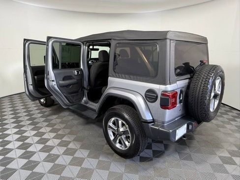 Used 2019 Jeep Wrangler Unlimited Sahara image 7