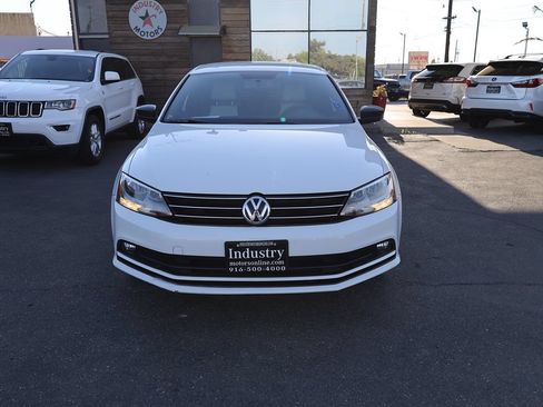 Used 2016 Volkswagen Jetta Sport FWD image 4