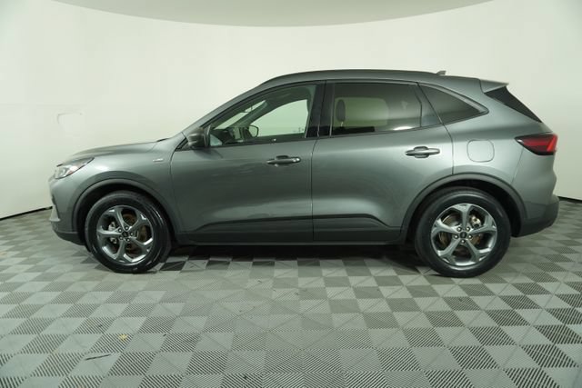 Used 2025 Ford Escape ST-Line FWD image 5
