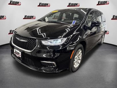 Used 2026 Chrysler Pacifica Select