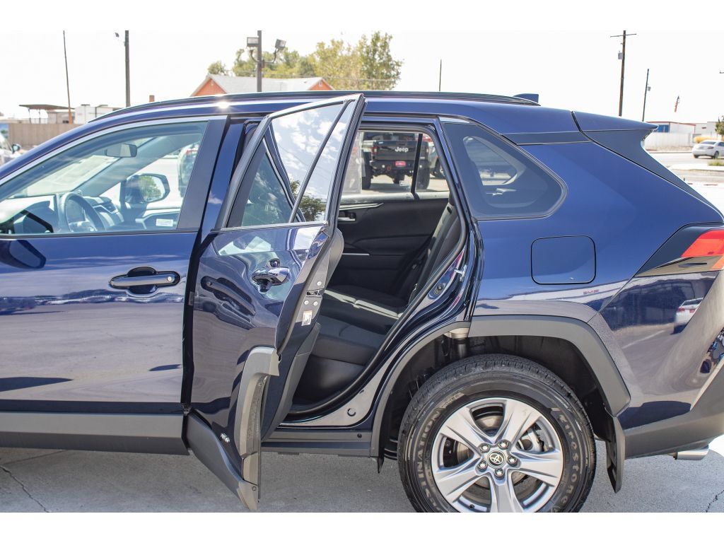 Used 2025 Toyota RAV4 XLE w/ Convenience Package AWD/4WD image 15