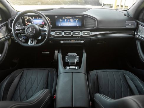 Used 2025 Mercedes-Benz GLS 63 AMG 4MATIC image 12