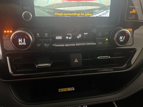 Used 2023 Toyota Highlander XSE image 73