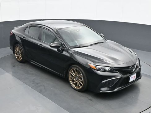 Used 2024 Toyota Camry SE w/ Convenience Package image 24