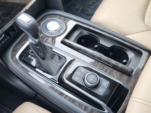Used 2024 Nissan Armada Platinum w/ Captain's Chairs Package RWD image 15