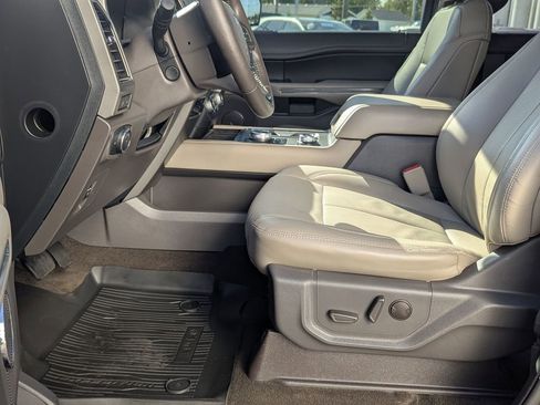 Used 2020 Ford Expedition XLT w/ Equipment Group 202A AWD/4WD image 11