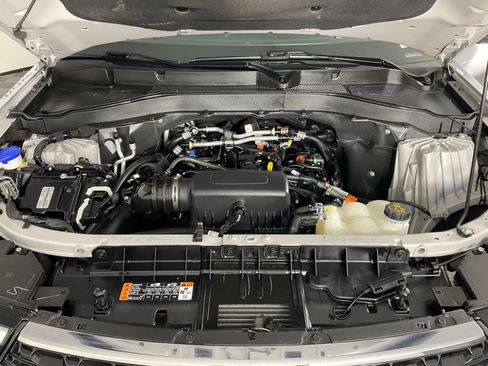 Certified 2024 Ford Explorer XLT w/ Equipment Group 202A RWD image 9