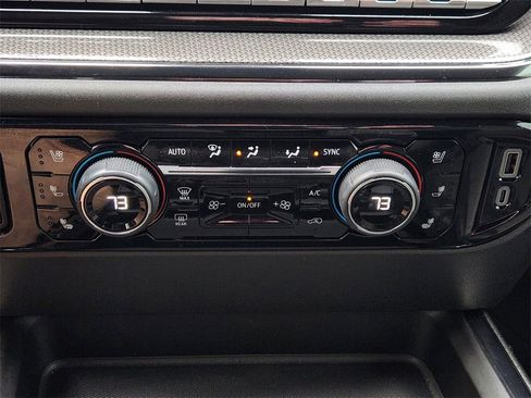 Used 2024 Chevrolet Silverado 2500 ZR2 w/ Technology Package image 18