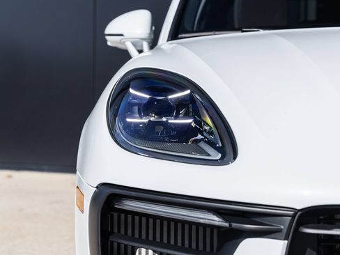 Certified 2026 Porsche Macan S AWD/4WD image 20
