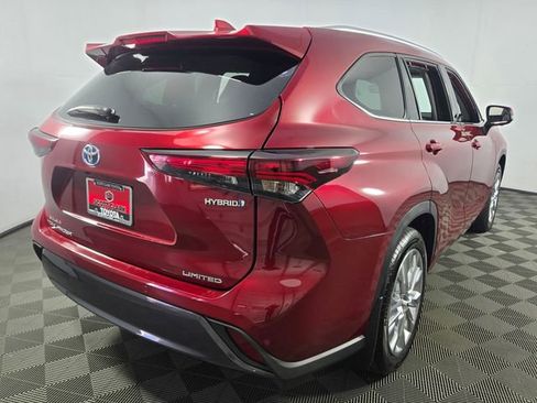Used 2024 Toyota Highlander Limited image 8