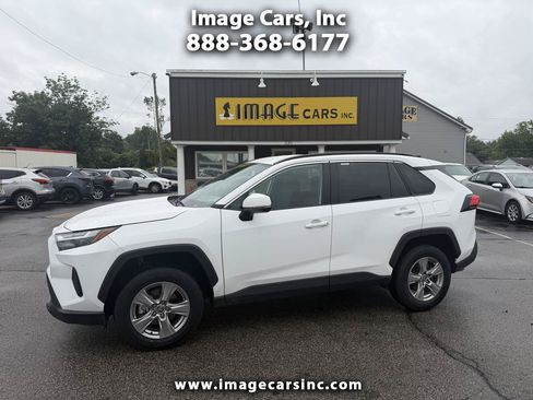 Used 2025 Toyota RAV4 XLE AWD/4WD image 1