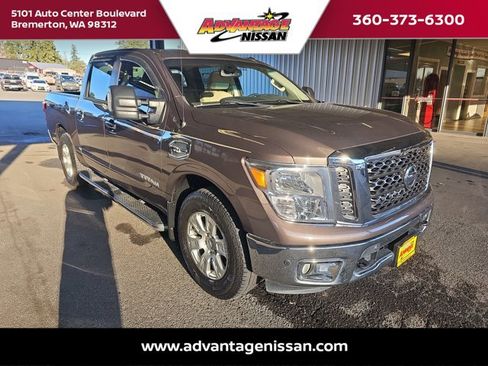 Used 2017 Nissan Titan SV image 7