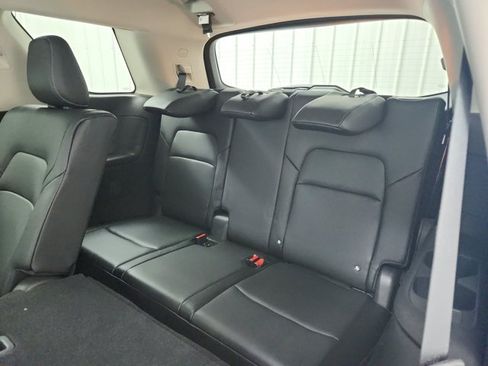 Used 2025 Nissan Pathfinder SL AWD/4WD image 34