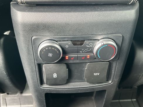 Used 2020 Ford Explorer XLT w/ Equipment Group 202A AWD/4WD image 30