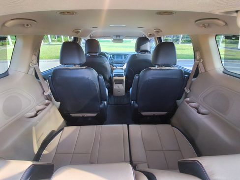 Used 2018 Kia Sedona SX FWD image 60