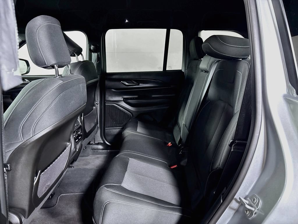 Used 2025 Jeep Grand Cherokee Laredo w/ MOPAR Finishing Package AWD/4WD image 20