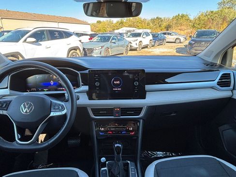 Used 2025 Volkswagen Taos SE image 33