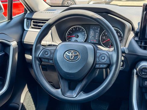 Used 2021 Toyota RAV4 XLE FWD image 18
