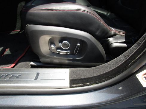 Used 2016 Jaguar XJ R RWD image 17