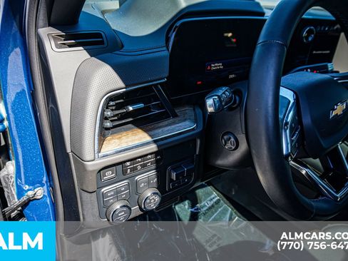 Used 2025 Chevrolet Suburban High Country AWD/4WD image 41