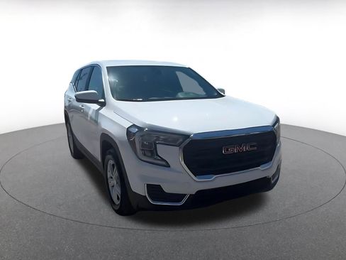 Used 2024 GMC Terrain SLE FWD image 3