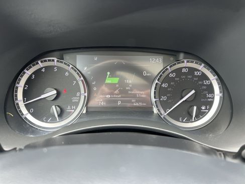 Used 2022 Toyota Highlander XLE AWD/4WD image 17