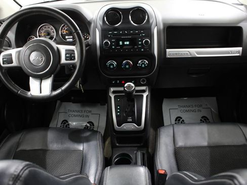 Used 2016 Jeep Compass Latitude image 2