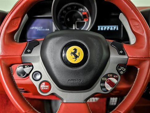 Used 2013 Ferrari 458 Italia Coupe RWD image 24