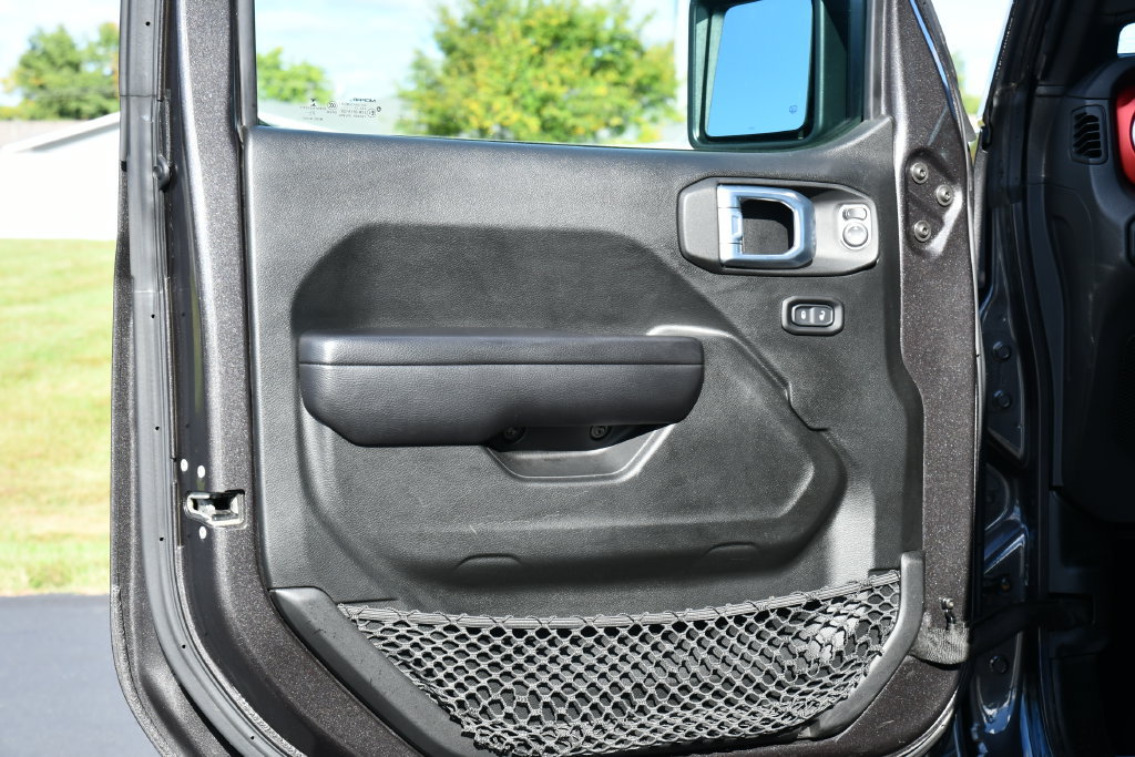 Used 2021 Jeep Wrangler Unlimited Rubicon w/ Cold Weather Group AWD/4WD image 16