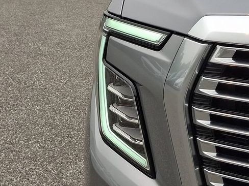 Used 2025 GMC Yukon XL Denali AWD/4WD image 28