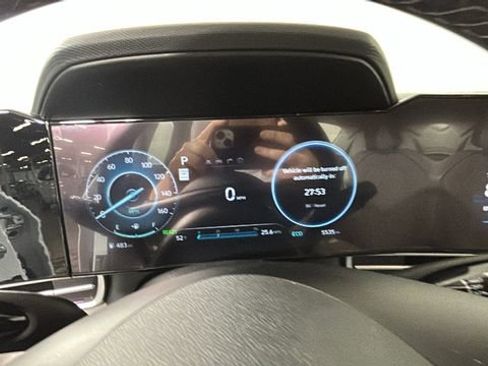 Used 2025 Hyundai Elantra Limited FWD image 18