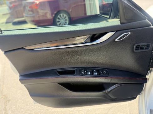 Used 2017 Maserati Ghibli RWD image 11