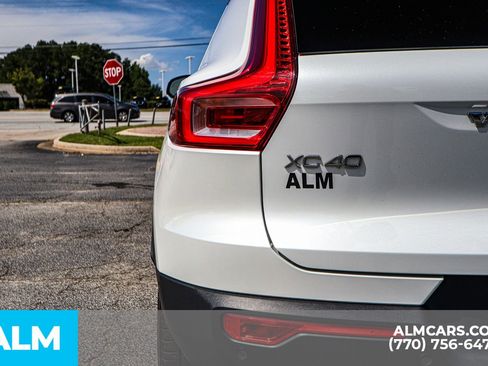 Used 2022 Volvo XC40 P8 Recharge Ultimate image 17