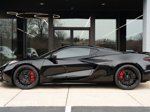 Used 2023 Chevrolet Corvette Z06 image 8