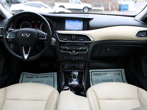 Used 2017 INFINITI QX30 Premium w/ Navigation Package AWD/4WD image 15