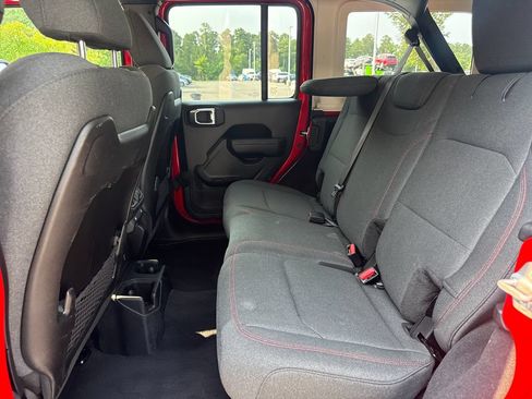 Used 2025 Jeep Wrangler Unlimited Rubicon AWD/4WD image 32