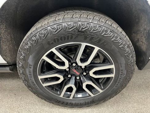 Used 2024 GMC Yukon XL AT4 w/ AT4 Premium Package AWD/4WD image 14
