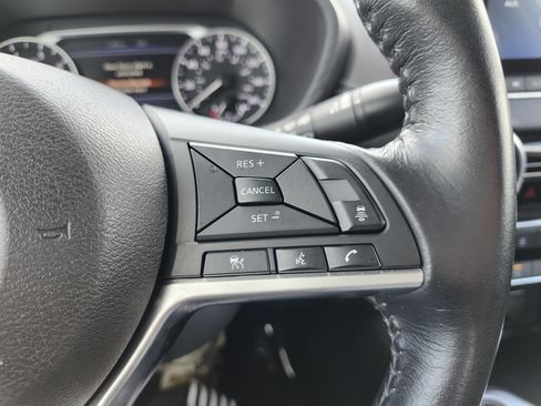 Used 2022 Nissan Sentra SV FWD image 31