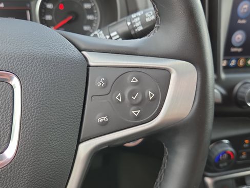 Used 2024 GMC Terrain SLT image 20