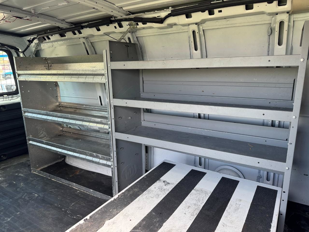 Used 2017 Chevrolet Express 2500 RWD image 14