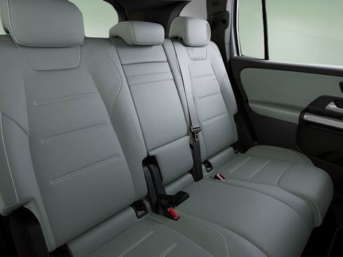 Used 2026 Mercedes-Benz GLB 250 image 40