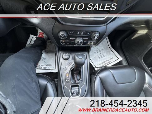 Used 2019 Jeep Cherokee Trailhawk w/ Cold Weather Group image 14