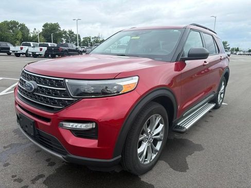 Used 2023 Ford Explorer XLT w/ Equipment Group 202A AWD/4WD image 2
