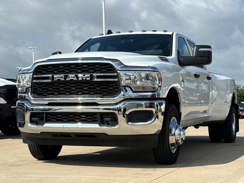 Used 2024 RAM 3500 Tradesman w/ Chrome Appearance Group AWD/4WD image 3