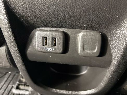 Used 2019 Chevrolet Colorado ZR2 image 36