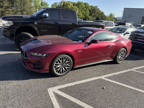Used 2025 Ford Mustang GT Premium image 9